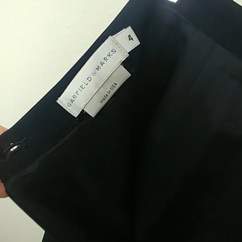 Garfield & Marks, fully lined ribbed black tailored pencil skirt fits size 2/4